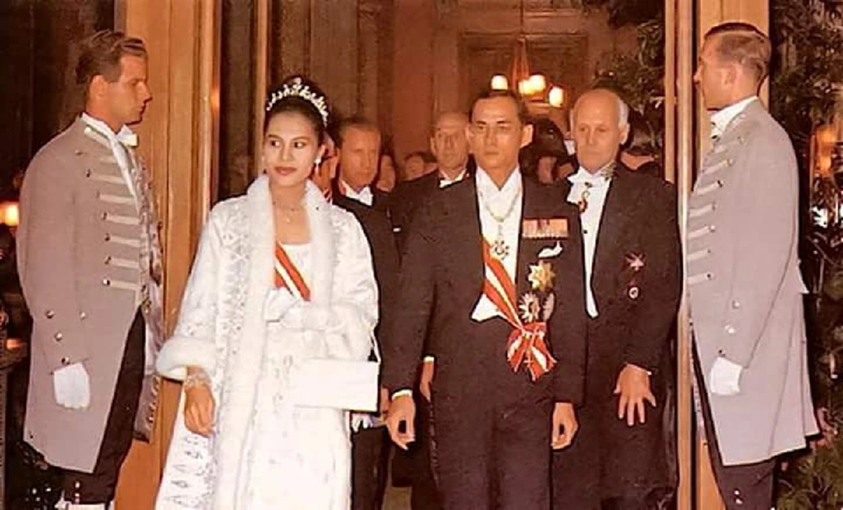 เพื่อให้ประทับใจต่อชาวโลก  นายกรัฐมนตรีเชิญชมสารคดีชุด"สายธารพระราชไมตรี"เนื่องในโอกาสมหามงคลพระบาทสมเด็จพระเจ้าอยู่หัว ทรงครองสิริราชสมบัติครบ 70 ปี