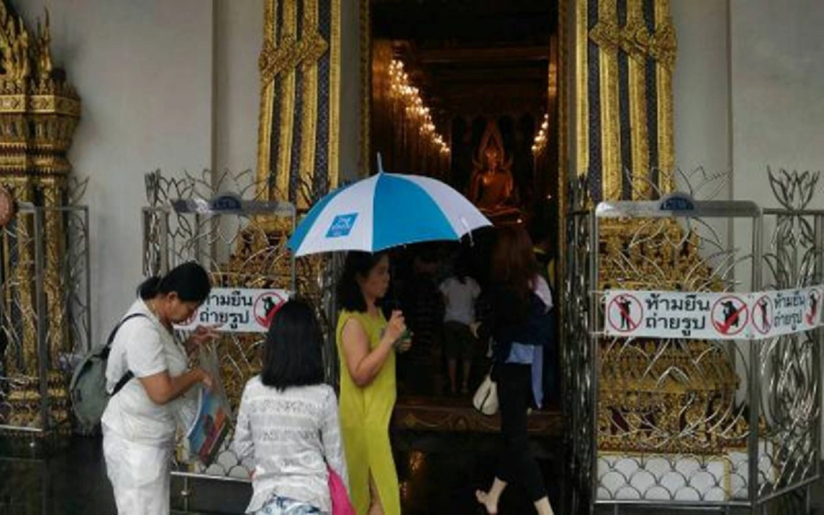 "หญิงไก่" โผล่ไหว้พระพุทธชินราชที่พิษณุโลก เตรียมใช้พรบ.คอมฯเล่นงานกลับคู่กรณี