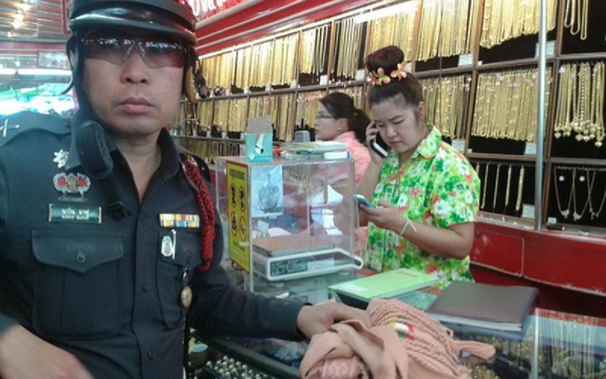 อุกอาจ!! ชิงสร้อยคอทองคำในร้านทองกลางเมืองเชียงใหม่ พลเมืองดีเข้าขวางเจ็บ 3 ราย