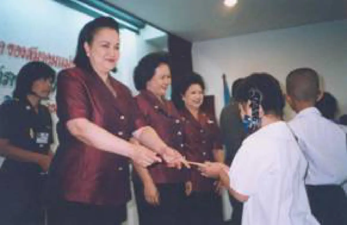 เทียบปอนด์ต่อปอนด์ !!! "คุณหญิงเกิดศิริ" ปะทะ " ยุวเรต" กับคนที่ "พล.ต.อ.สันต์" เลือก (รายละเอียด)