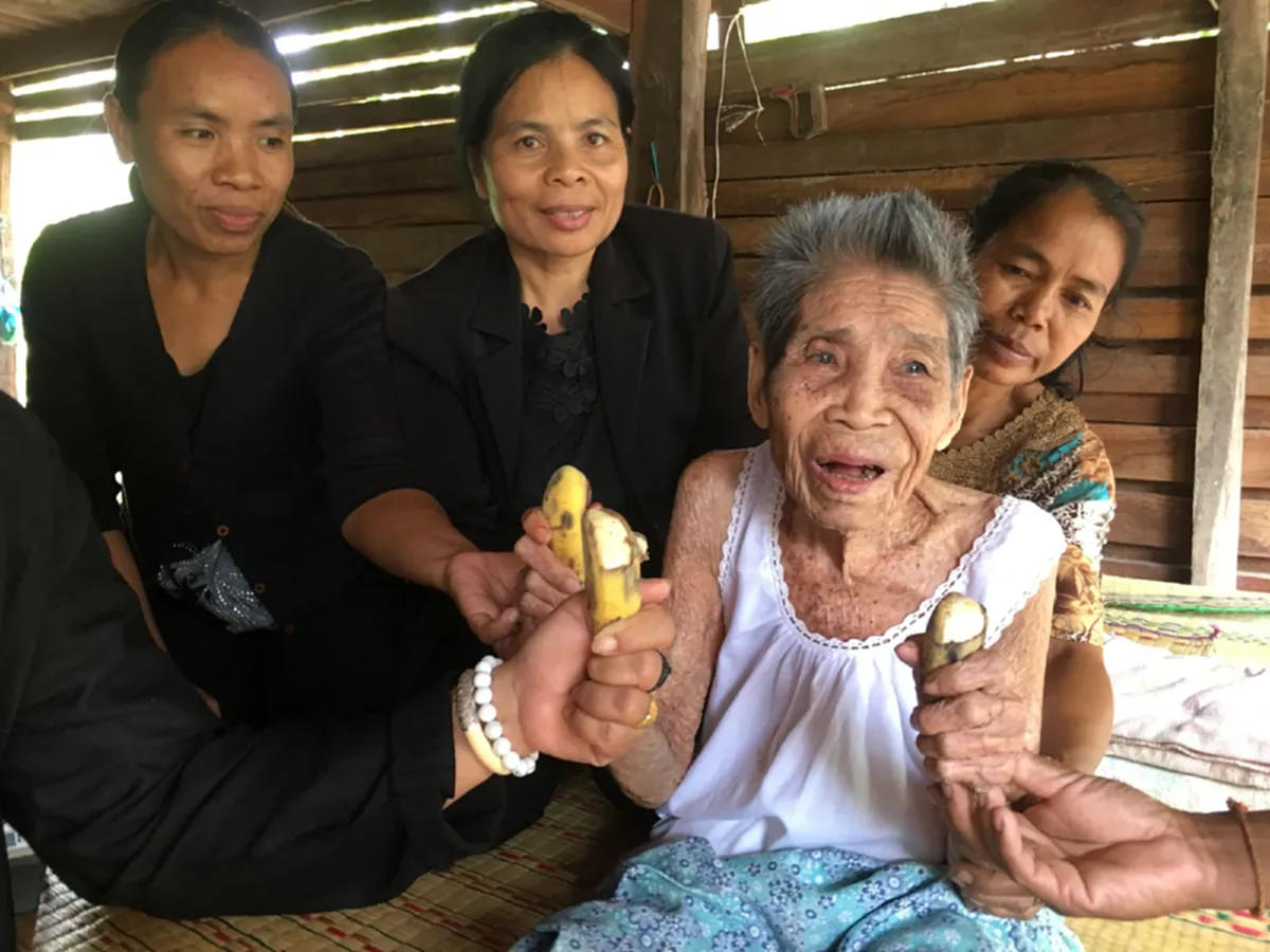 ฮือฮา!พบคุณยาย 6 แผ่นดิน อายุยืน 107 ปี เกิดในสมัยรัชกาลที่ 5 ยังเดินได้ และร่างกายแข็งแรง พร้อมเผยเคล็ด(ไม่)ลับอายุยืนด้วย