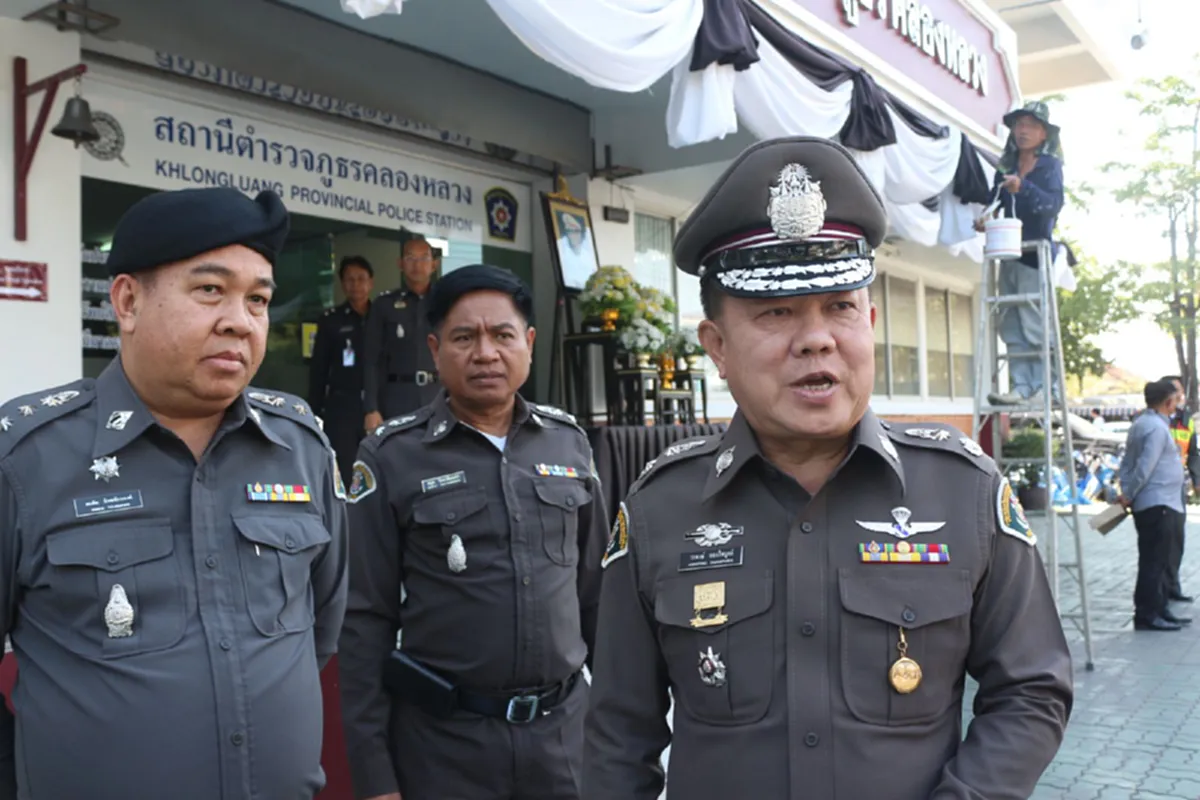 บุกมาเอง!! ผบก.ปทส.ยื่นหนังสือเร่งตร.จับ "พระธัมมชโย" ดำเนินคดีบุกรุกป่า ขีดเส้นไม่เกิน 2 ธ.ค.!!