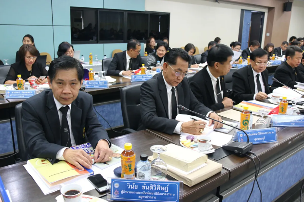 อีกไม่ช้า!!! เราจะได้เห็นข้าราชการไทย พูดสื่อสารภาษาอังกฤษแทน ภาษาไทยก็เป็นได้ 