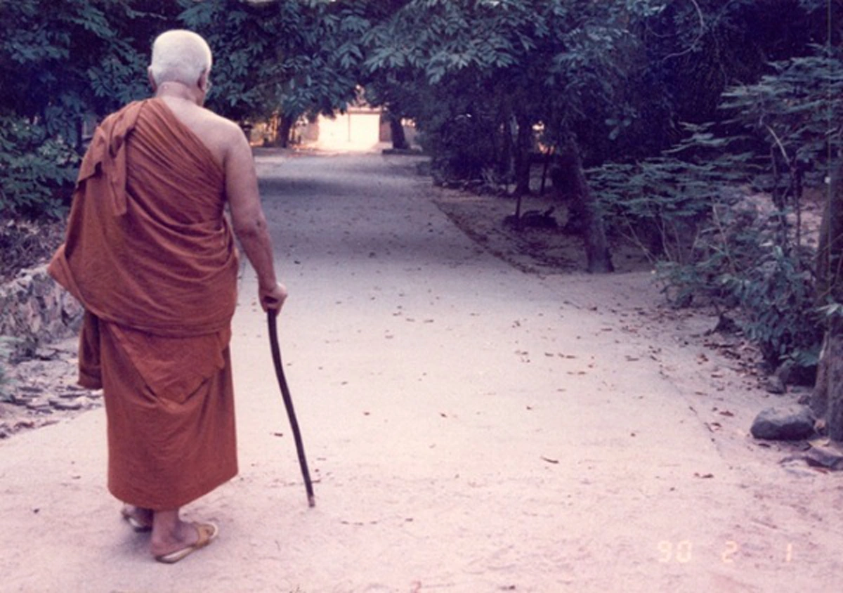 ใครกลัวผีขึ้นสมองต้องอ่าน!! เปิดบันทึกประสบการณ์ "อยู่คนเดียวในวัดร้างกลางป่าทึบ" ของท่านพุทธทาสภิกขุ!!