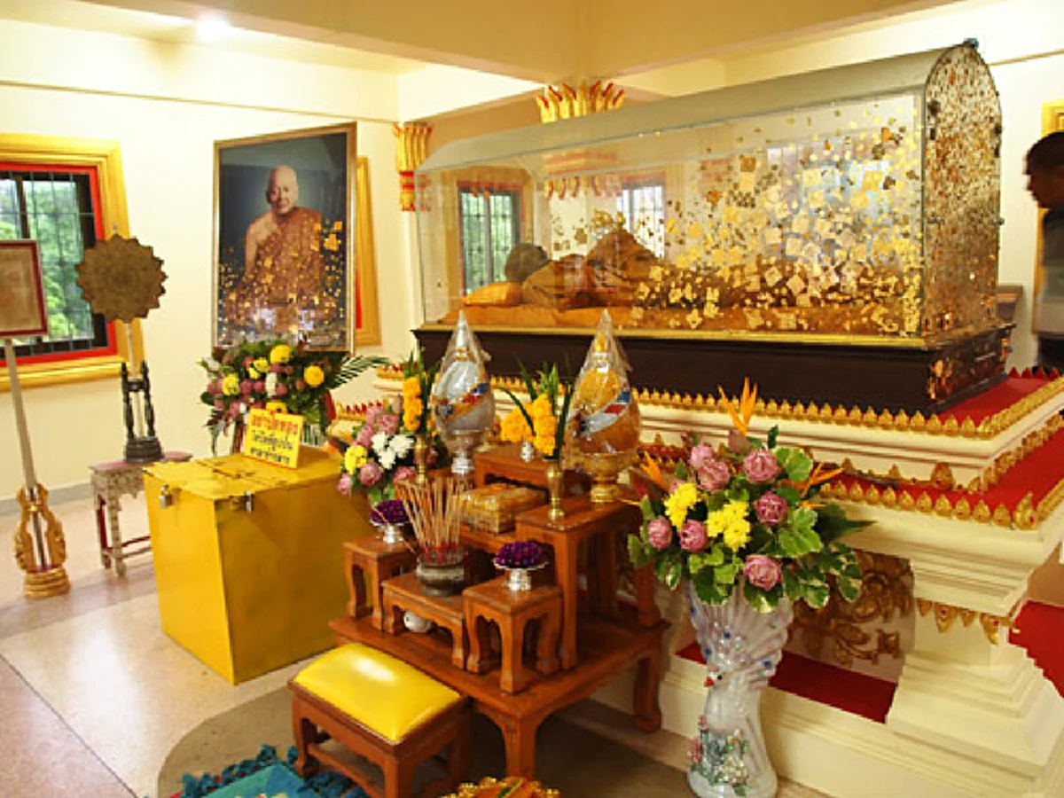 สาธุๆ พ่อท่านคลิ้ง พระเกจิดัง 5 แผ่นดิน แห่งเมืองปักษ์ใต้ ละสังขารสรีระไม่เน่าเปื่อย!!