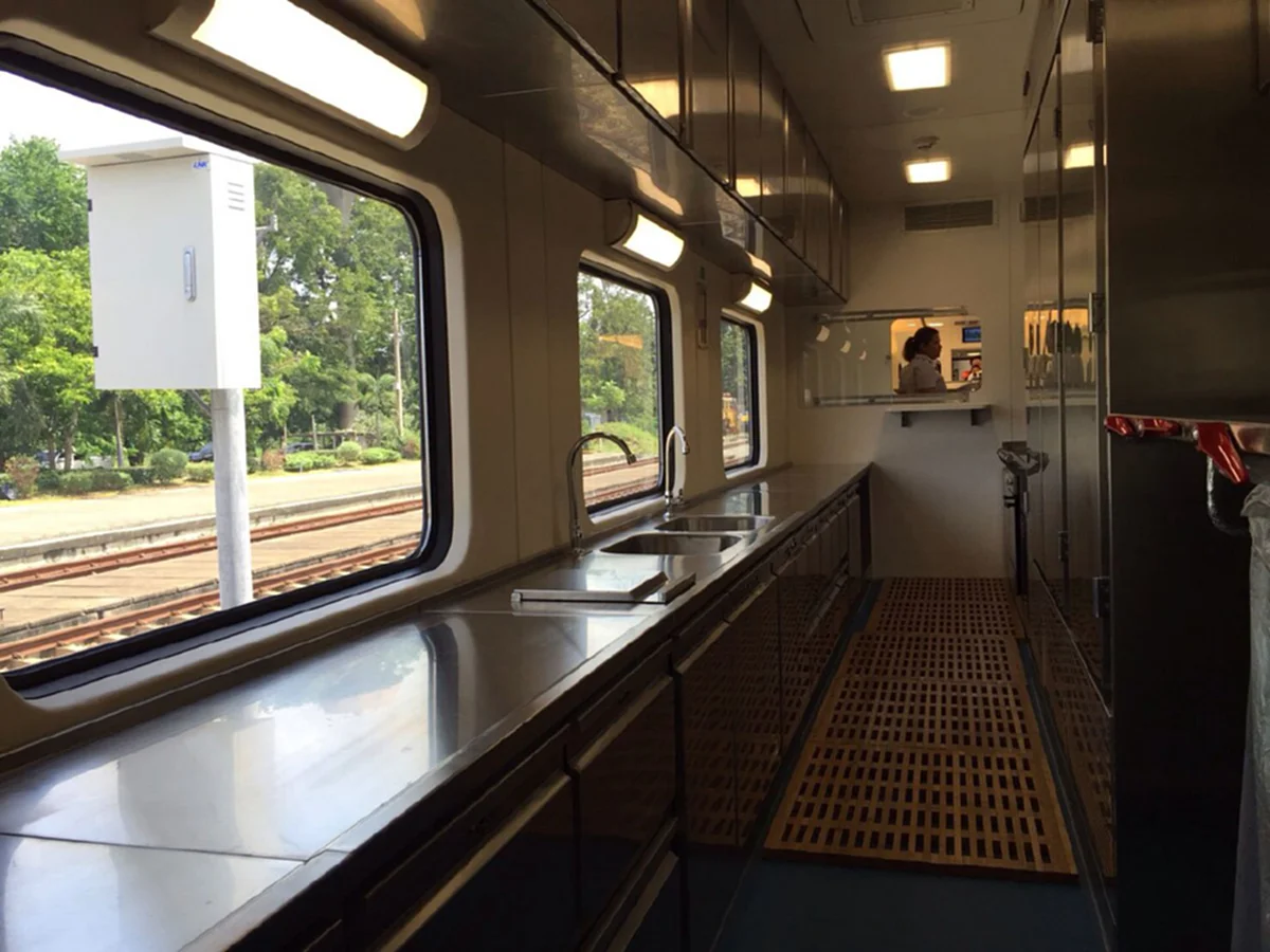 ไฉไลกว่าเดิม!! ประมวลภาพ"รถไฟไทย" ปรับโฉมใหม่ ดูก่อนใครไม่ตกเทรนด์ (ชมภาพ)