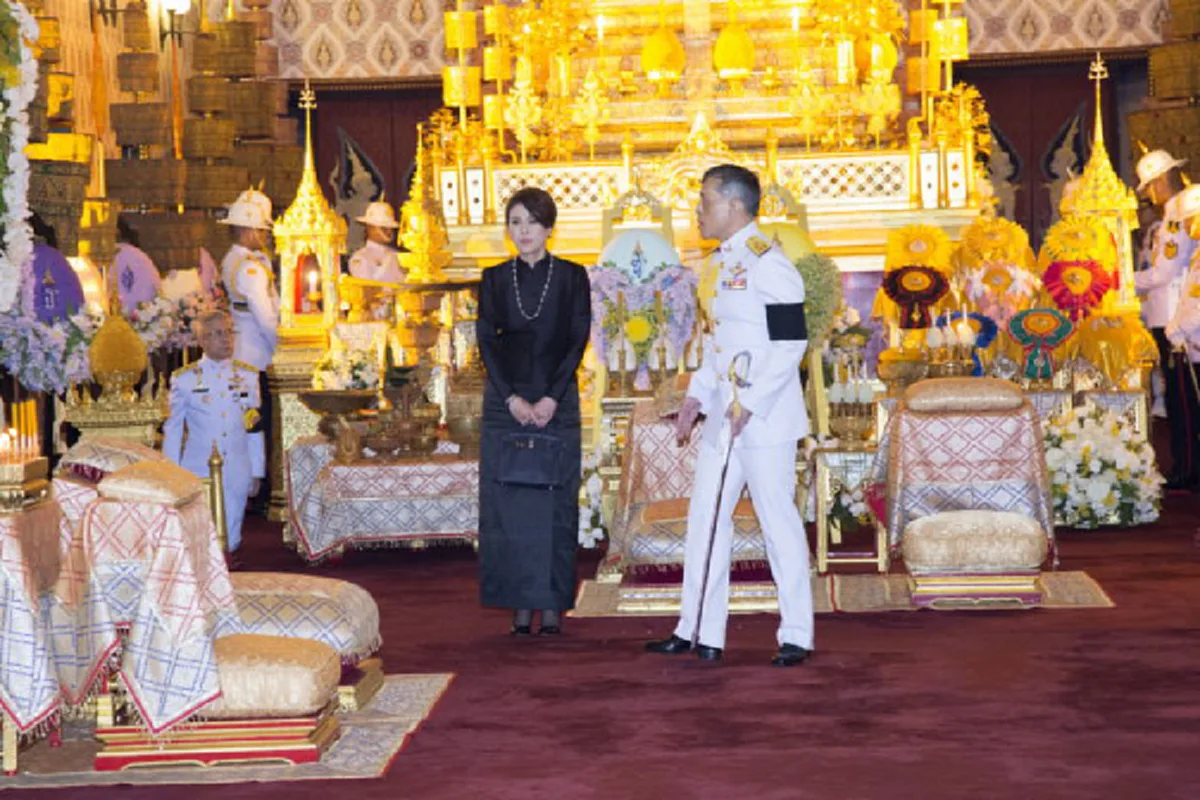 พสกนิกรสุดซาบซึ้ง!! สมเด็จพระบรมโอรสาธิราชฯ ทรงสวมกอด ทูลกระหม่อมหญิงอุบลรัตนราชกัญญาฯ 