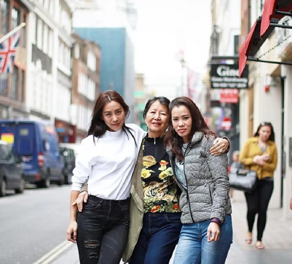 แม่น้องจูน กอปรบุญ  เปิดใจครั้งแรก!! ปมลูกสาวคิดสั้นฆ่าตัวตาย !! (ชมภาพ+รายละเอียด) 