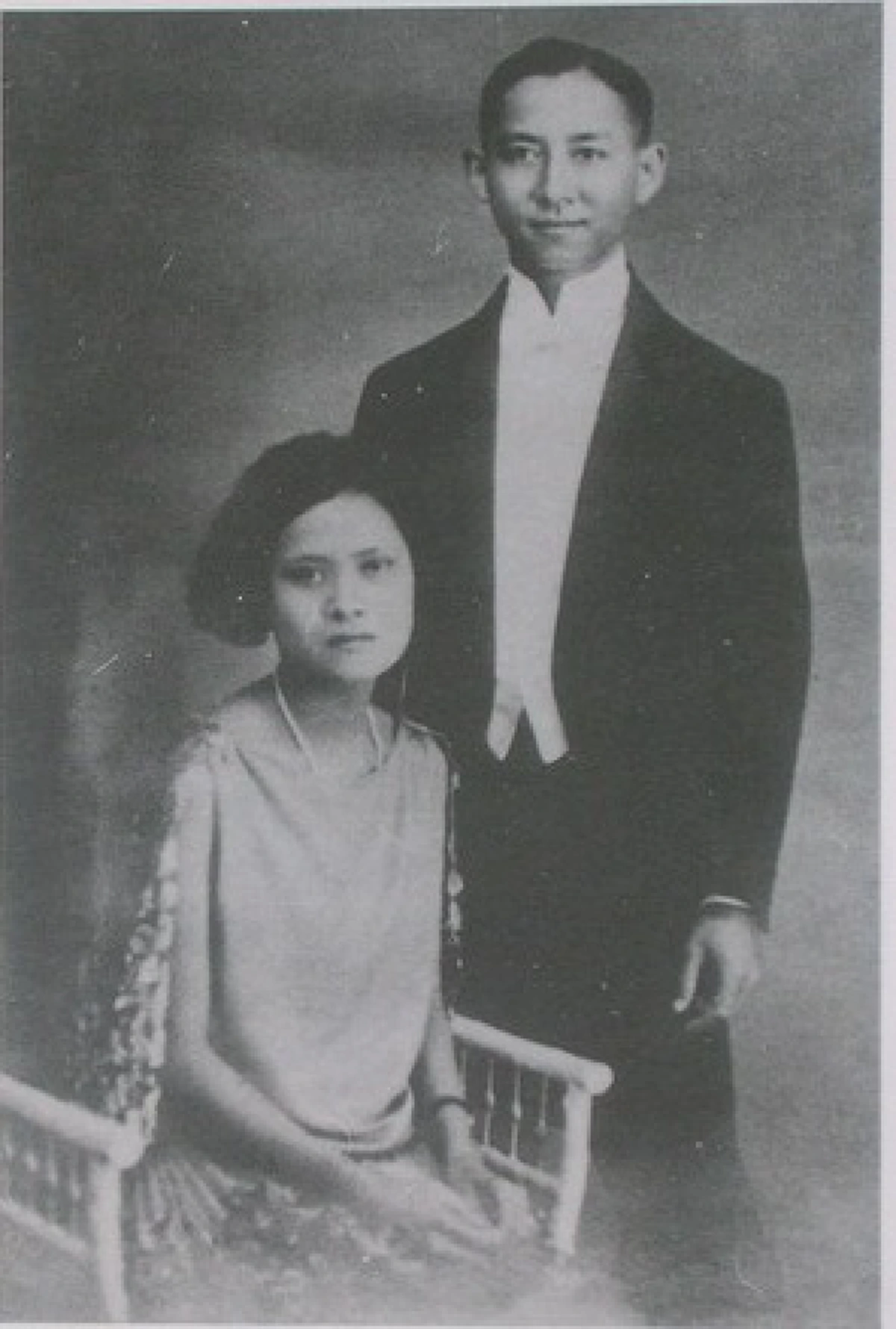 เมนูประวัติศาสตร์! เผยเมนูอาหารวันอภิเษกสมรส เมื่อ97 ปีที่แล้ว ของสมเด็จย่าและพระบรมราชชนก หาชมยากมาก!