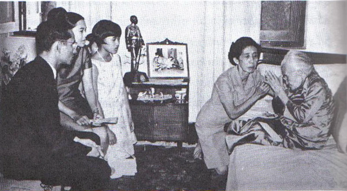 ภาพประวัติศาสตร์หาชมยาก!.. "ในหลวง-ราชินี"  และ  เจ้าจอมมารดาอ่อน ในรัชกาลที่๕