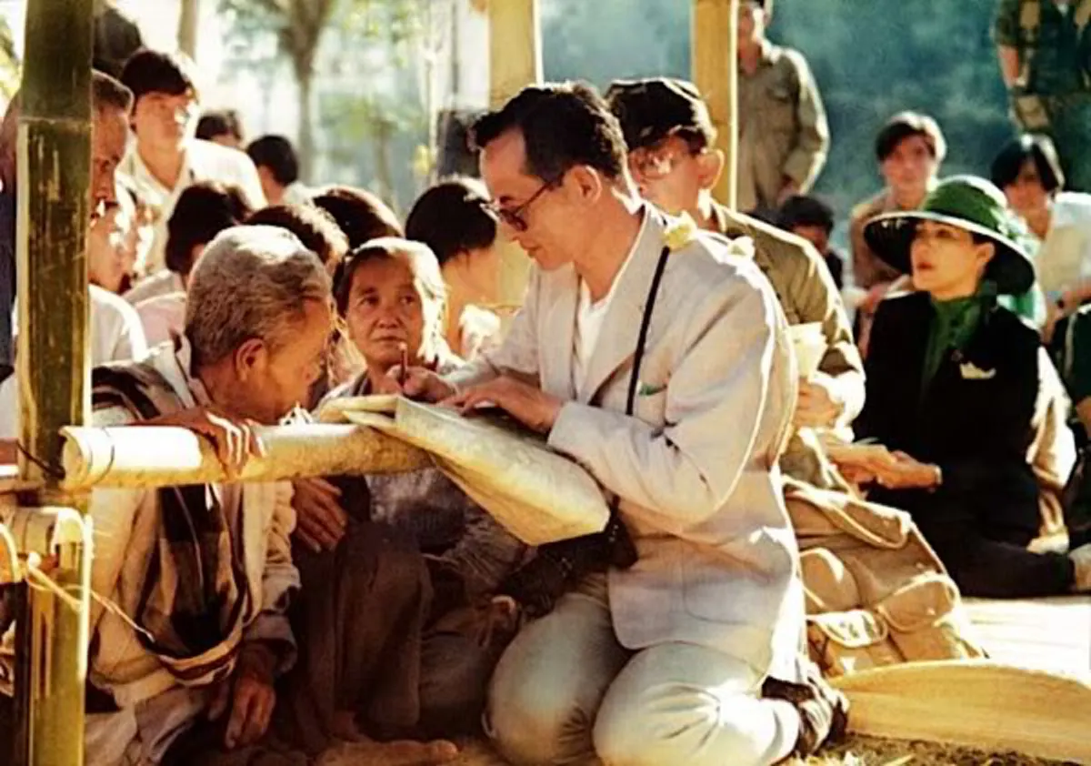 น้ำตาไหลไม่รู้ตัว!! ย้อนคำพูด "ดร.สุเมธ" เล่าถึงในหลวง ทรงขออะไร จากคนไทย ขอพระองค์ทรงพระเจริญ (มีคลิป)