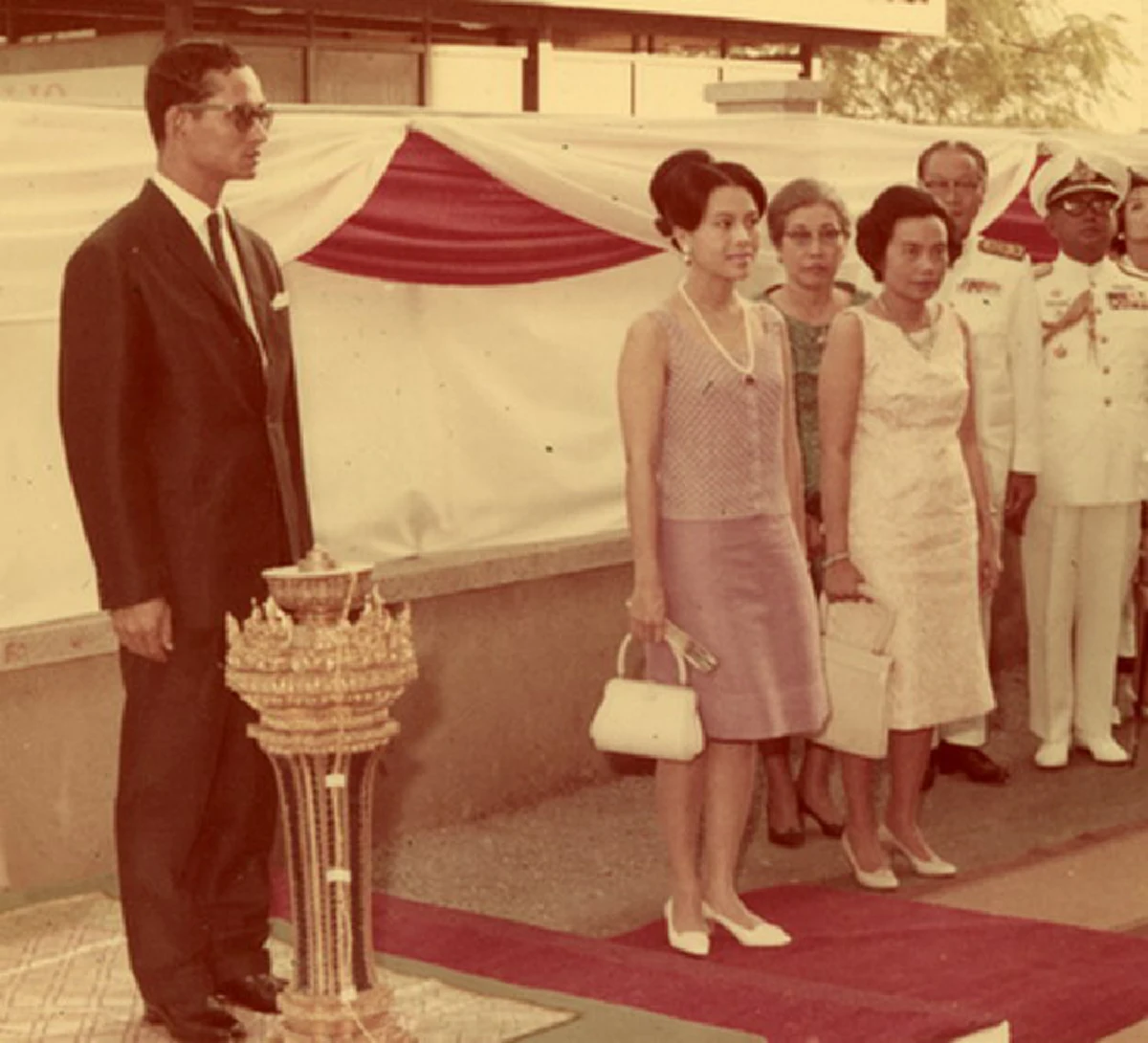 ความทรงจำอันแสนงดงาม... เมื่อในหลวงทรง ล้อพระราชินี
