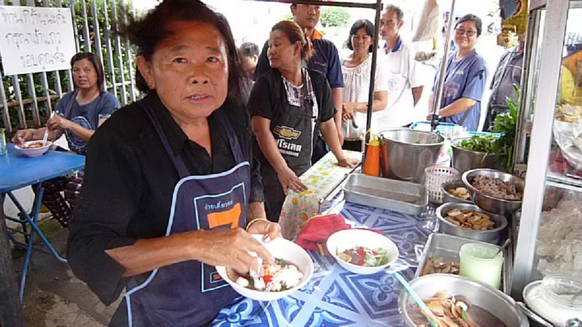 ทำดีเพื่อพ่อ!!ร้านค้าเมืองสุโขทัย พร้อมใจบริการฟรี ทั้งเย็นตาโฟ และเช่าจักรยานปั่นรอบเมือง ฟรี 1 วัน 