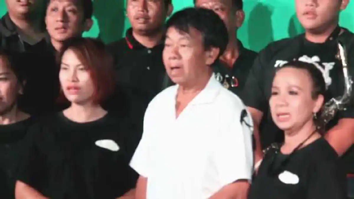 22ศิลปินลานนา!!รวมตัวกันร้องเพลง ศิลปินล้านนา ใต้พระบรมโพธิสมภาร เพื่อรำลึกถึงพระมหากรุณาธิคุณ และร่วมถวายความอาลัยแด่ ในหลวง ร.๙(มีคลิป)