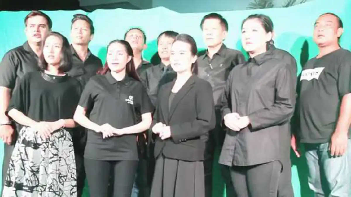 22ศิลปินลานนา!!รวมตัวกันร้องเพลง ศิลปินล้านนา ใต้พระบรมโพธิสมภาร เพื่อรำลึกถึงพระมหากรุณาธิคุณ และร่วมถวายความอาลัยแด่ ในหลวง ร.๙(มีคลิป)