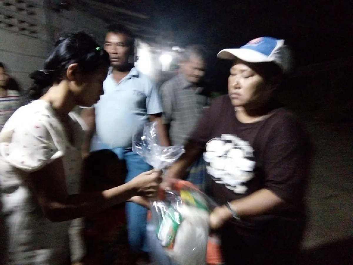 สุดสะเทือนใจ!! "เขาบอกไม่ใช่คนไทย รับของไม่ได้..." เสียงจากแรงงานพม่าที่ถูกน้ำท่วมหนักภาคใต้ ที่ไม่มีหน่วยงานไหนพูดถึง(ชมภาพ)