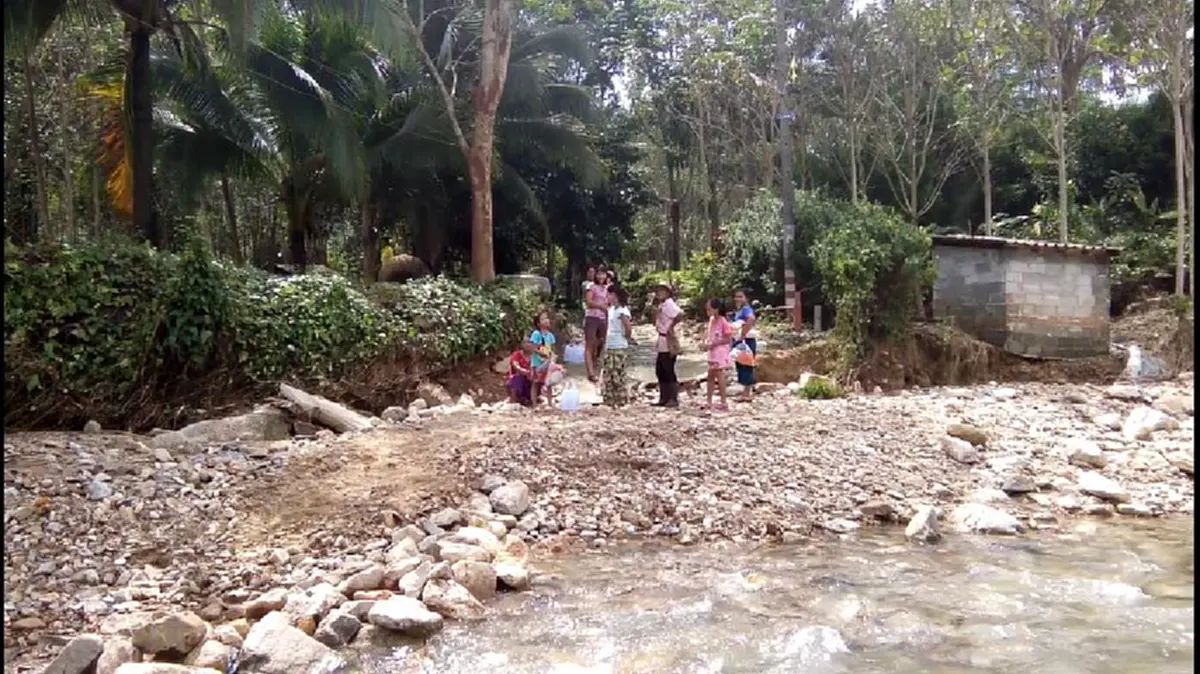 สุดสะเทือนใจ!! "เขาบอกไม่ใช่คนไทย รับของไม่ได้..." เสียงจากแรงงานพม่าที่ถูกน้ำท่วมหนักภาคใต้ ที่ไม่มีหน่วยงานไหนพูดถึง(ชมภาพ)