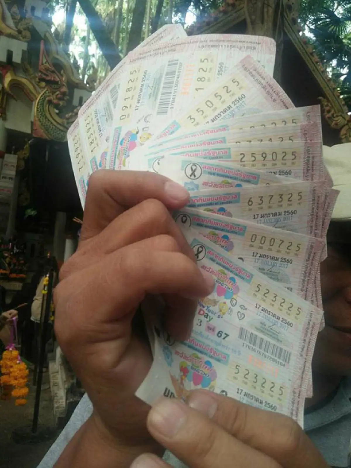 ขนลุก !!! อดีตนักข่าวไปไหว้ "ปู่ศรีสุทโธ" ที่วังพยานาคป่าคำชะโนด อธิษฐานขอให้ได้โชค แล้วก็เหมือนปาฏิหารย์ ทำพิธีเสร็จถูกเลขท้ายทันที 30 ใบ