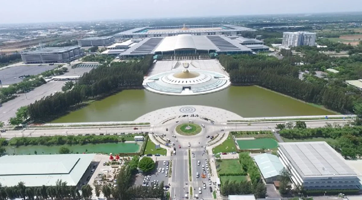 ระทึก!!! ล่าสุดลูกศิษย์ธรรมกายเดินทางเข้าวัดต่อเนื่องร่วมสวดมนต์ 11 ล้านจบ ขณะ DSI นัดประชุมวันจันทร์นี้วางนอกเครื่องแบบ 5 จุด สกัดมวลชนเข้า