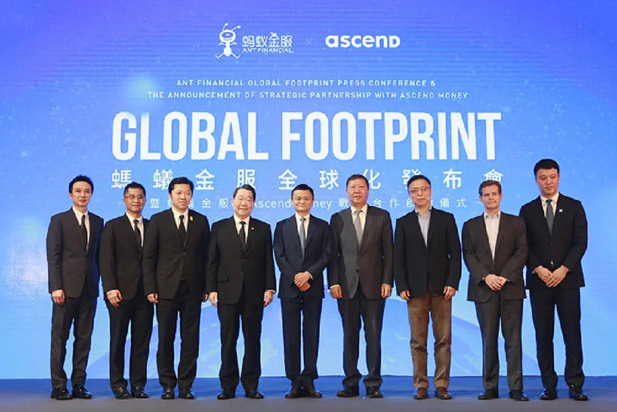 โอกาสหรือความน่ากลัว!!! "กรณ์" วิจารณ์ CP จับมือ Alibaba อนาคตฝาก-ถอนเงินได้ที่ 7-11 หวั่นกีดกันโอกาสทางการค้าผู้ประกอบการรายเล็ก