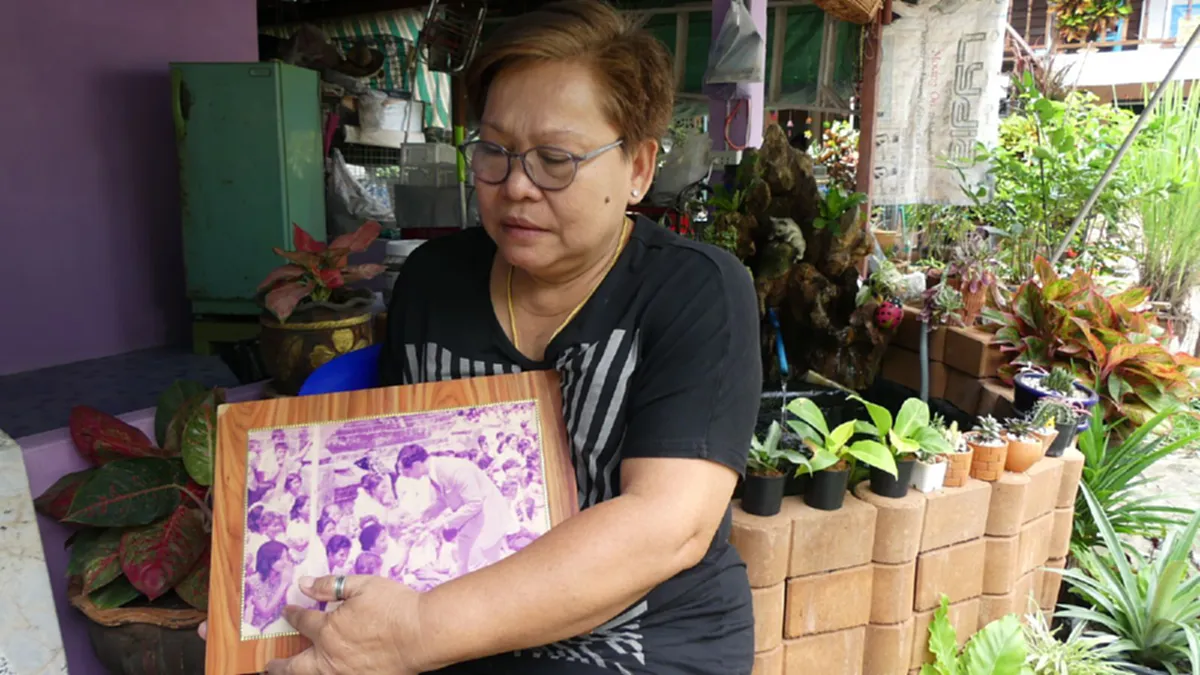 ชาวปทุมฯร่ำไห้ เผยวินาทีที่เคยรับเสด็จในหลวงที่วัดมะขาม เชื่อชาวไทยจะไม่ลืมพระองค์ท่าน