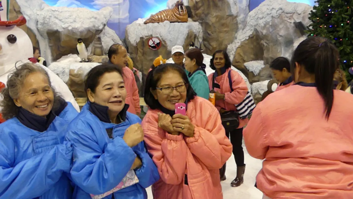 "ดรีมเวิลด์" จัดกิจกรรมย้อนวัยเก๋าคืนความสุขให้ผู้สูงอายุรับสงกรานต์!!