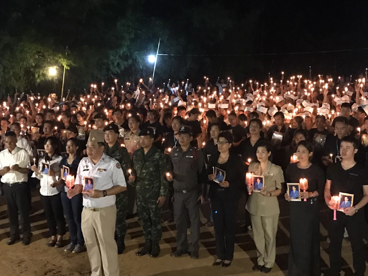 เพราะพ่อเราถึงมีบ้าน !!! ผู้ลี้ภัย สังขละบุรี  กว่าพันคนแปรอักษรเลข 9 บนผืนแผ่นดินไทยใต้ร่มโพธิสมภาร 