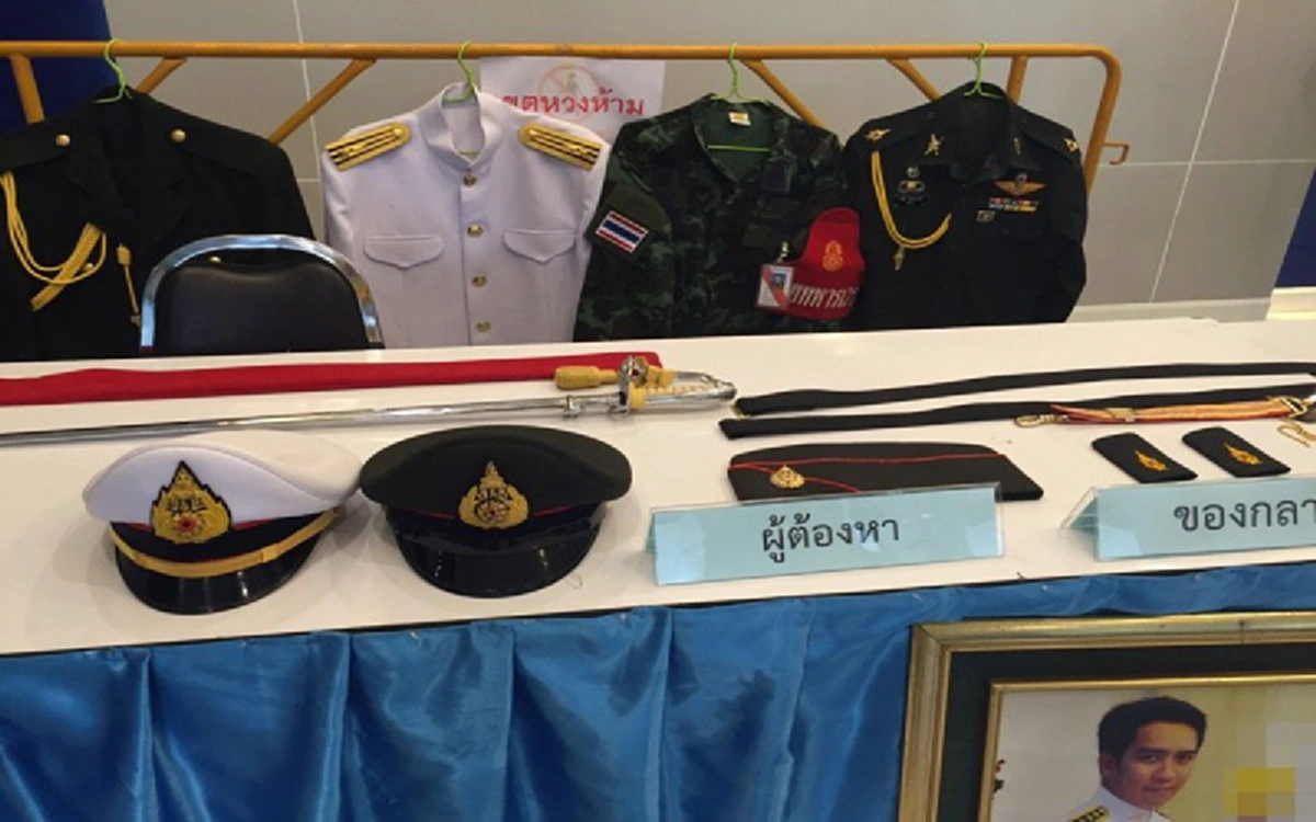 บอกเลยเนียนมาก!! ตร.รวบทหารเก๊แต่งชุดทหารตั้งแต่ยศร้อยตรี-พันตรี ไม่มีใครสงสัย อ้างเป็นนายทหารตามขบวนเสด็จฯ