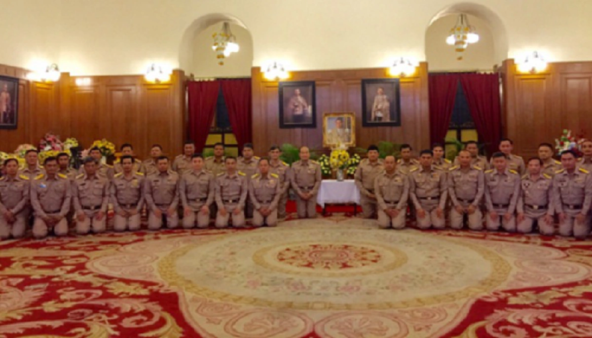 "พล.อ.ประยุทธ์"พร้อมคณะร่วมลงนามถวายพระพร ขอให้"ในหลวง"ทรงหายจากพระประชวรในเร็ววัน