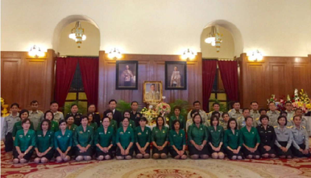"พล.อ.ประยุทธ์"พร้อมคณะร่วมลงนามถวายพระพร ขอให้"ในหลวง"ทรงหายจากพระประชวรในเร็ววัน