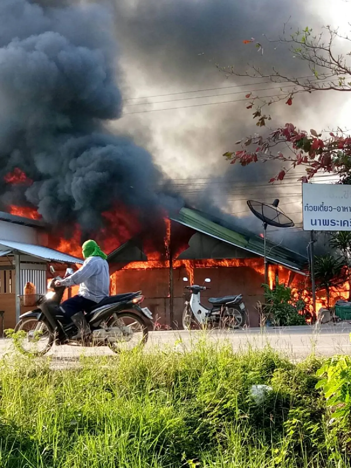 รับตรุษจีน!! ไฟไหม้ร้านค้าชาวเพชรบุรีวอดทั้งหลัง คาดเหตุจากไฟธูปเทียนไหว้เจ้า