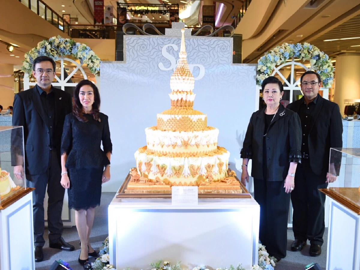 เชิญชม!!! เค้กเฉลิมพระเกียรติรัชกาลที่ 9 ขนาด 199 ปอนด์ จำนวนคนผลิต 9 คน ใช้เวลา 9 วัน (ภาพชุด)