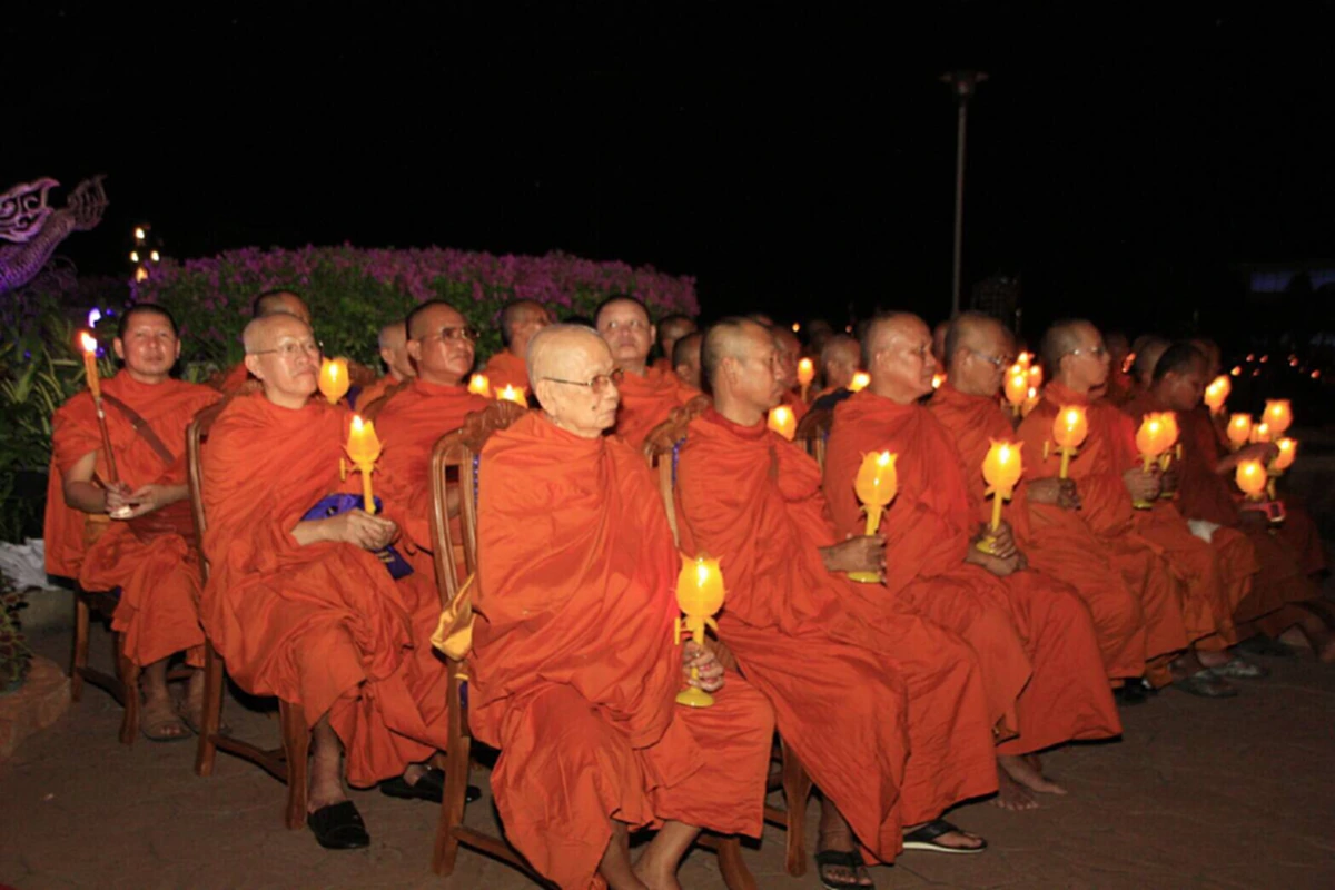 รวมใจถวายความอาลัยพ่อ.. 2ผู้ว่าฯ นำปชช.ทุกหน่วยงาน กว่า3หมื่นคน ร่วมจุดเทียนศรัทธา น้อมรำลึก17 ปีแห่งการเสด็จเขื่อนป่าสัก