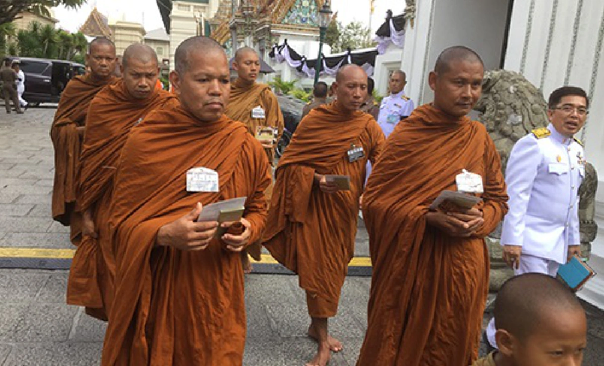 อนุโมทนา กราบสาธุๆๆ!!! พระสงฆ์ 500 รูปเดินเท้าจากนครศรีฯสู่กรุงเทพ เข้าปลงธรรมสังเวชเจริญจิตภาวนา ถวายพระราชกุศลอุทิศแด่ "ในหลวง ร.9 "