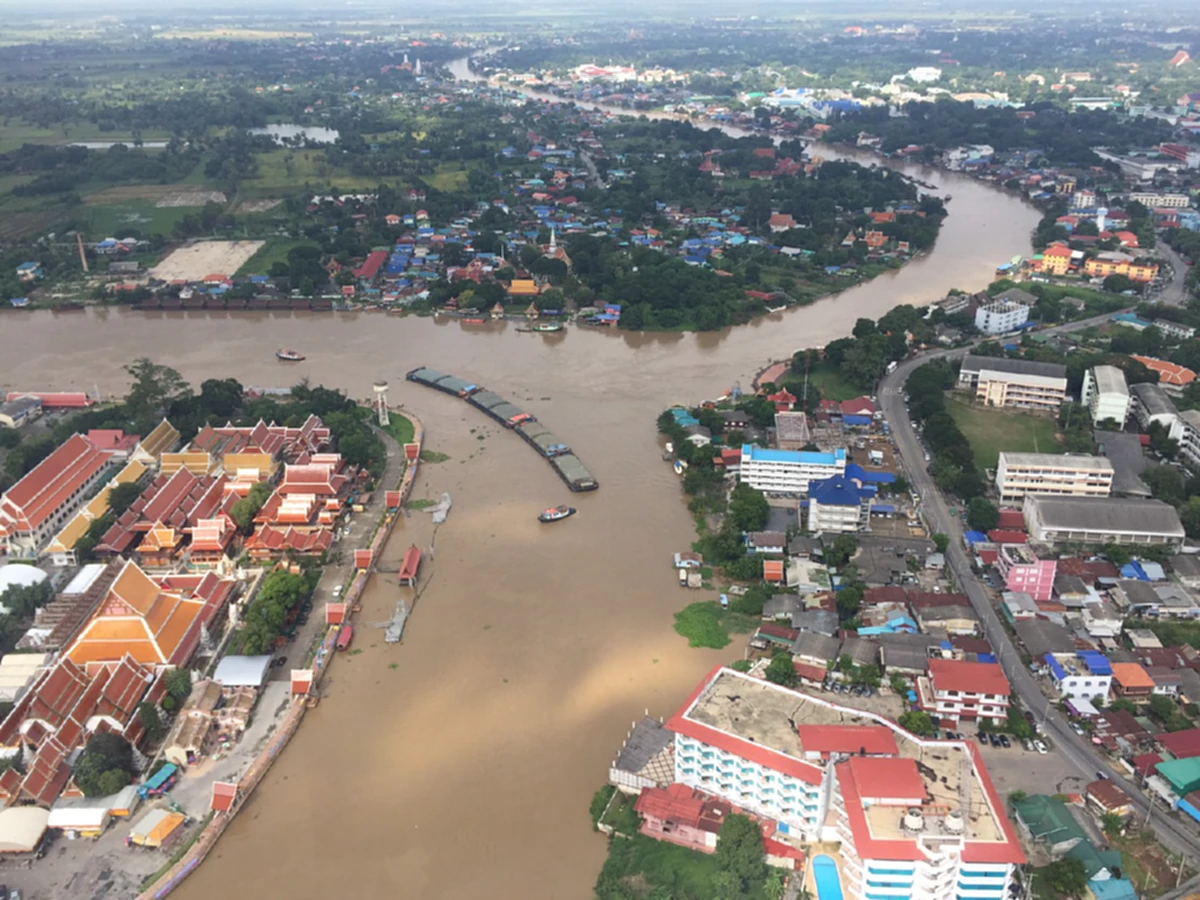 อยุธยา น้ำเอ่อล้นตลิ่งขยายวงกว้าง กระทบแล้ว 6 อำเภอ ประชาชนเดือดร้อน 17,382 ครัวเรือน