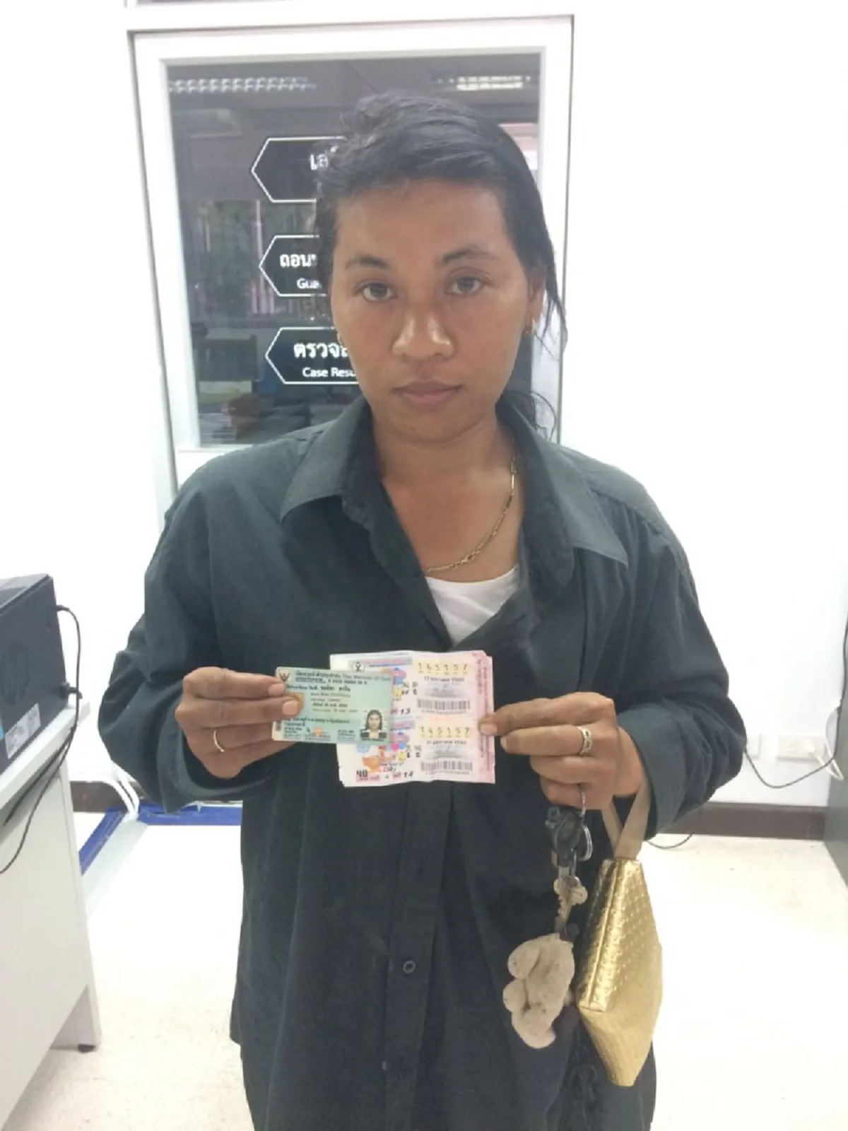 ผัวฝรั่งให้โชค!! "สาวอุบล" รับจ้างขุดมัน ดวงเฮง ถูกหวย 6 ล้านบาท ก่อนหลุดคำพูดจะนำเงินไปทำอะไร แทบน้ำตาไหล แชร์ลงโซเชียลฯด่วน!! 