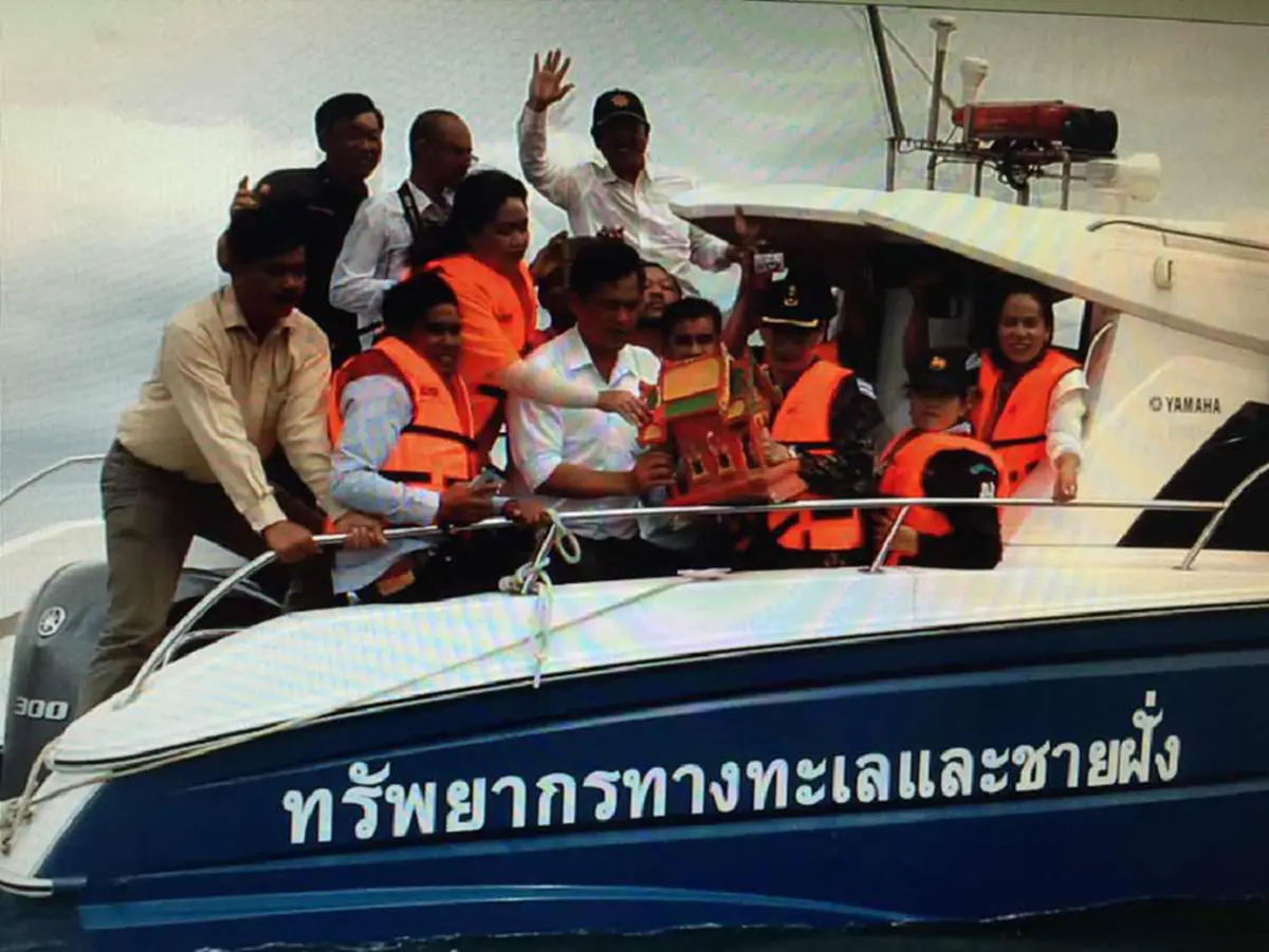 สุดยอดไอเดีย!! ชุมพรเก็บศาลพระภูมิเก่าริมถนน ทิ้งทะเลทำปะการังเทียมให้สัตว์น้ำ ททท.หนุนท่องเที่ยว ชุมพรเก๋ไก๋ สร้างบ้านทรงไทยให้ปลา สร้างร