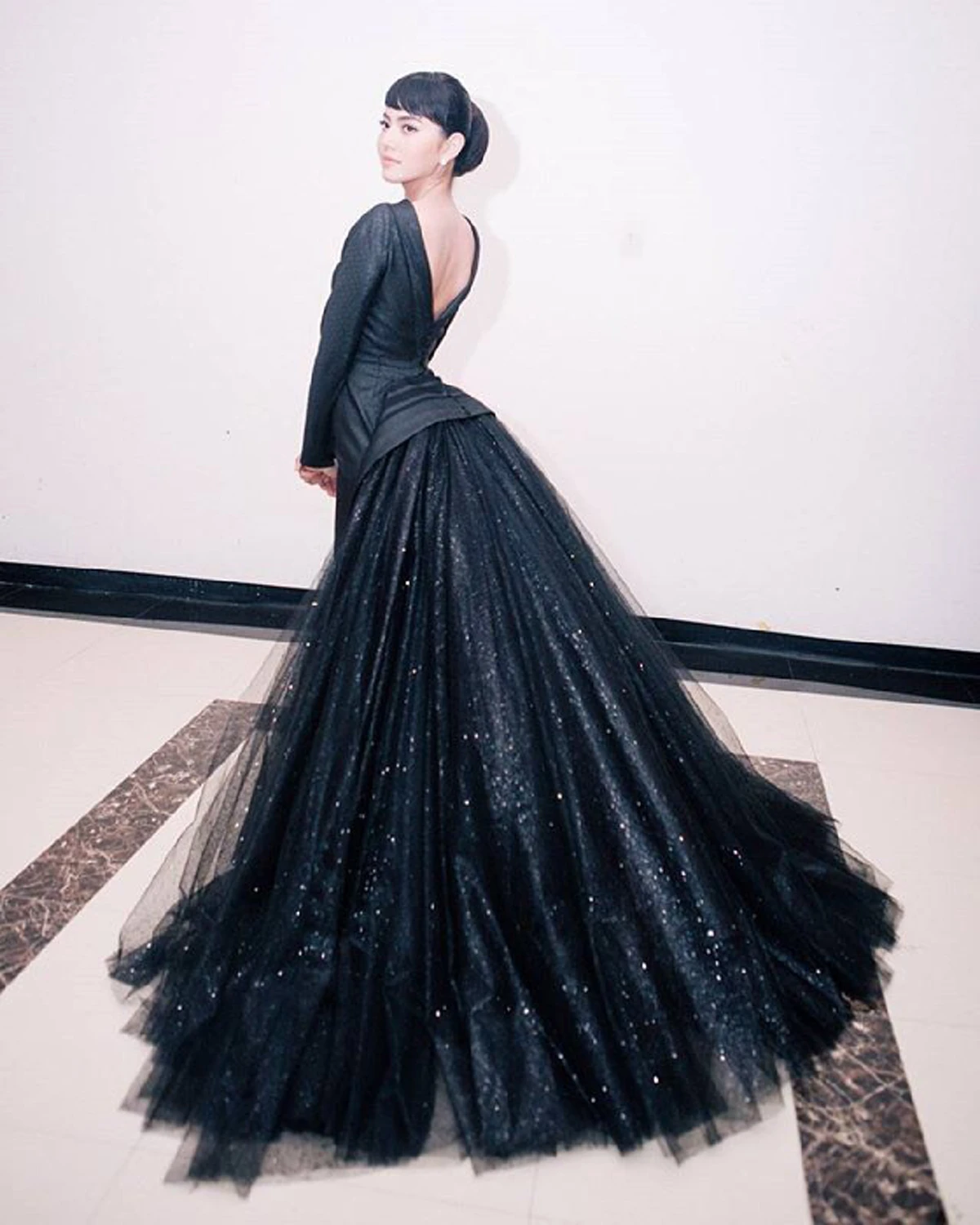 อลังการดาวล้านดวง!!!  "ใหม่ ดาวิกา" สวยสง่าใน "ชุดไทยไฟกระพริบ" ทำเอาชาวเน็ตร้องโอ้โห อะไรมันจะเริ่ดขนาดนี้!! (ชมภาพ)