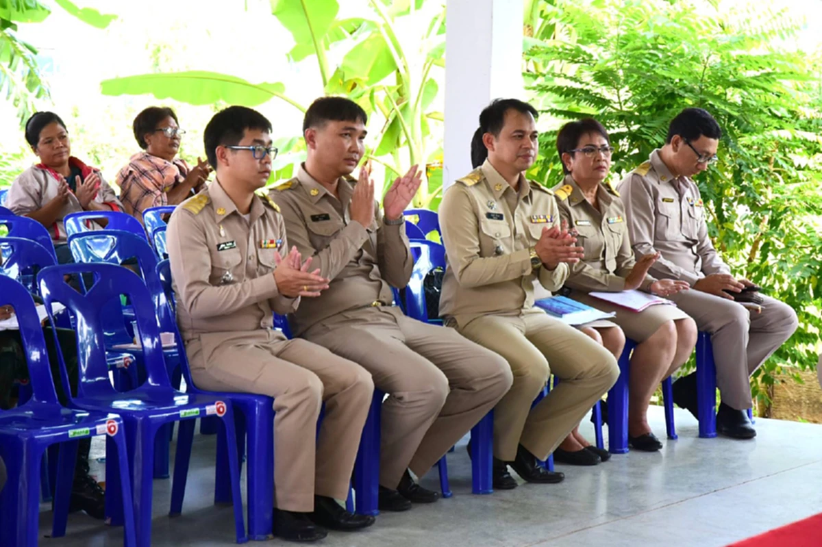 พ่อเมืองสิงห์บุรี  เปิดเวทีรับฟังปัญหาเกษตรกรไม่มีน้ำทำนามา 2 ปี ในพื้นที่ 3 ตำบล อำเภอพรหมบุรี 