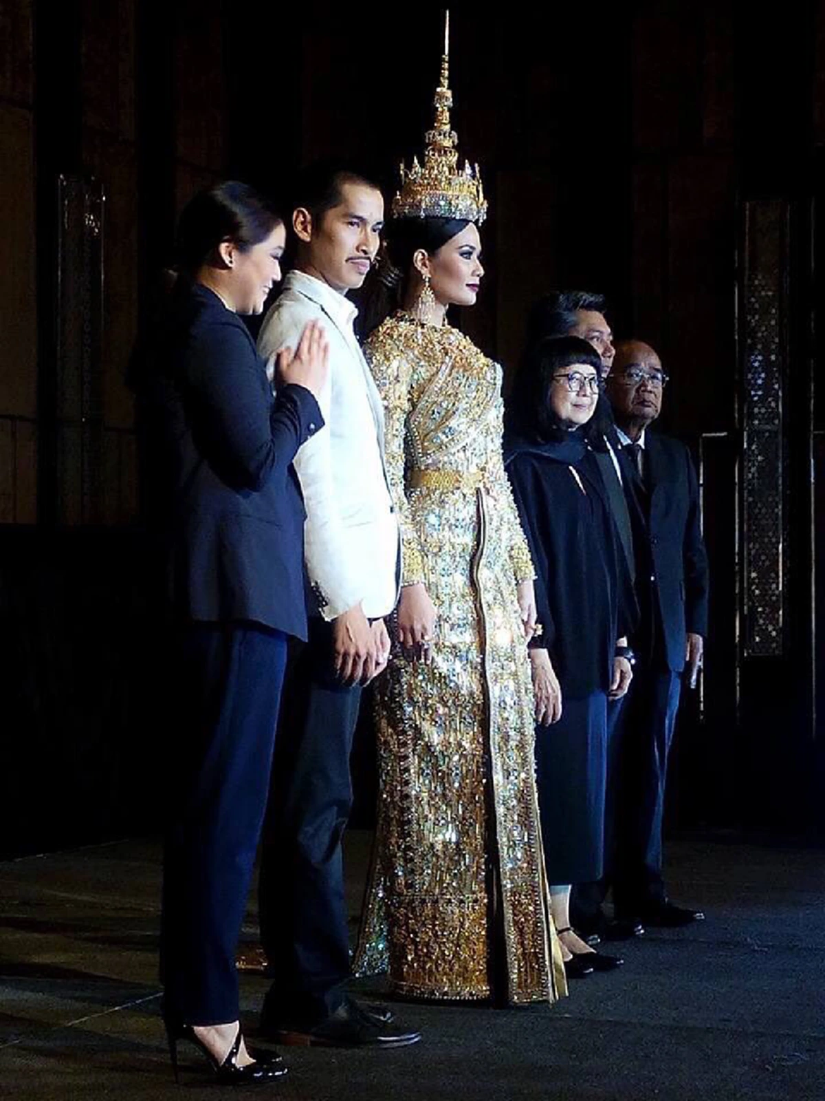 งดงามล้ำค่า!!! เปิดตัวชุดประจำชาติไทย "Jewel of Thailand" เตรียมขึ้นเวที มิสยูนิเวิร์ส 2016 สู่สายตาชาวโลก!!! (ชมภาพ)