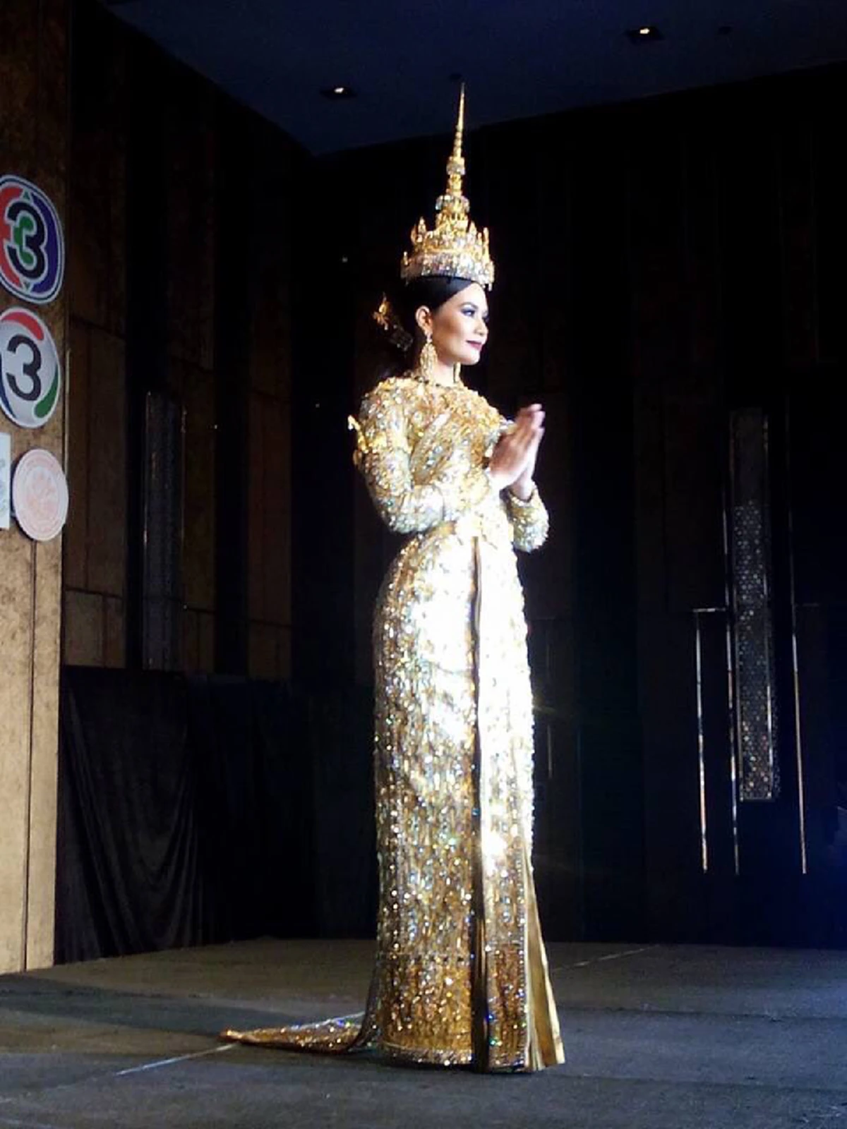 งดงามล้ำค่า!!! เปิดตัวชุดประจำชาติไทย "Jewel of Thailand" เตรียมขึ้นเวที มิสยูนิเวิร์ส 2016 สู่สายตาชาวโลก!!! (ชมภาพ)