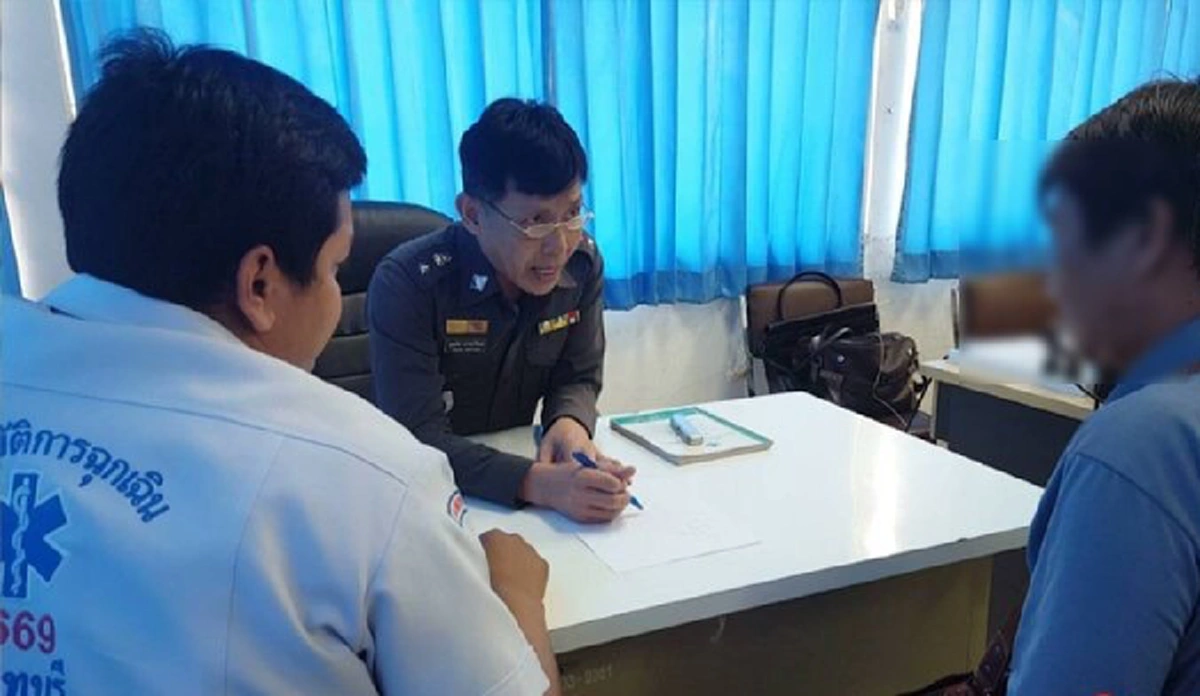 มันคุ้มไหมกับชีวิตคน?? รถกู้ชีพ "โรงพยาบาลบางบัวทอง" เฉี่ยวชนกับ "รถกระบะ" แต่คู่กรณีไม่ยอมให้ไปต่อ สุดท้ายผู้ป่วยเสียชีวิต!!!