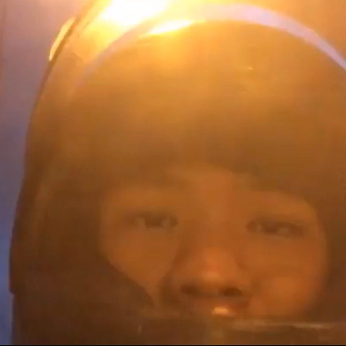 นาทีนี้อย่างหลอน!!! "หนุ่มไลฟ์เฟซบุ๊ก" ขณะขับรถกลับบ้าน แต่ต้องเจอดีเข้าใจ เมื่อไม่ได้กลับคนเดียวมีภาพ "หญิงปริศนา" ซ้อนท้ายมาด้วย? (คลิป)