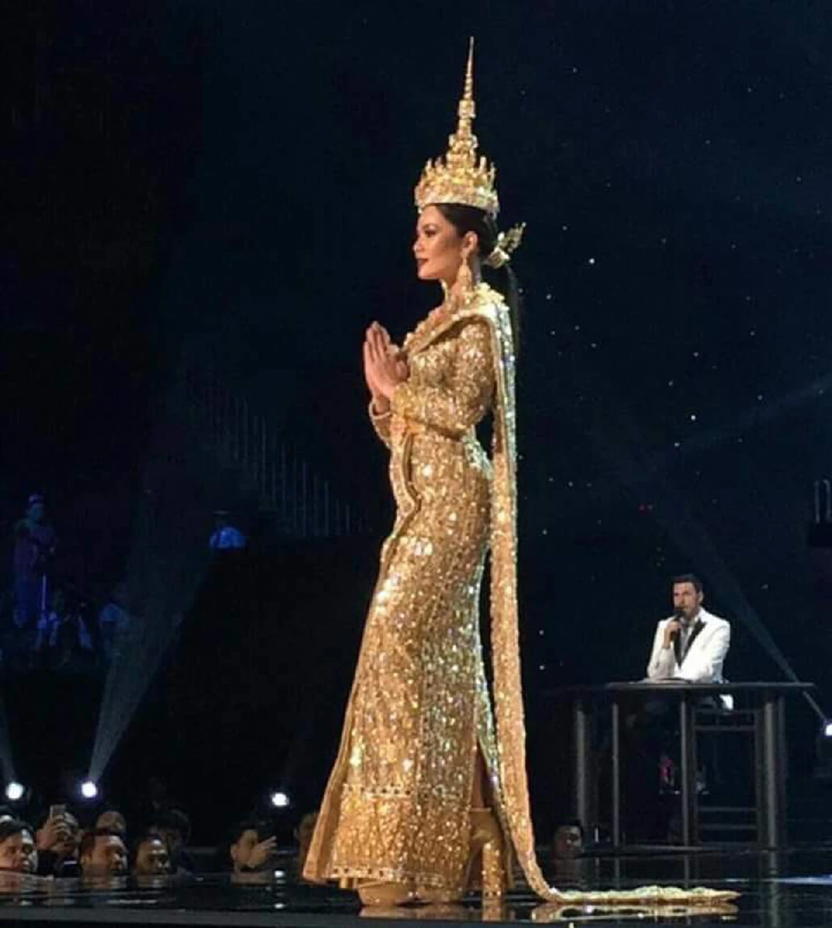 ฉันทำได้!!! "น้ำตาล ชลิตา" หลั่งน้ำตาแห่งความภูมิใจ เผยความรู้สึกที่ได้ใส่ชุดประจำชาติ บนเวที Miss Universe 2016 (ชมคลิป)