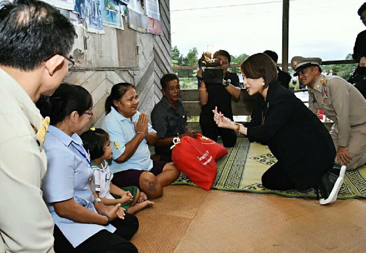สุดซาบซึ้ง!!! "ทูลกระหม่อมหญิงอุบลรัตนราชกัญญา สิริวัฒนาพรรณวดี" เสด็จเยี่ยมผู้ประสบภัยน้ำท่วมภาคใต้ด้วยพระองค์เอง #ทรงพระเจริญ (ชมภาพ) 