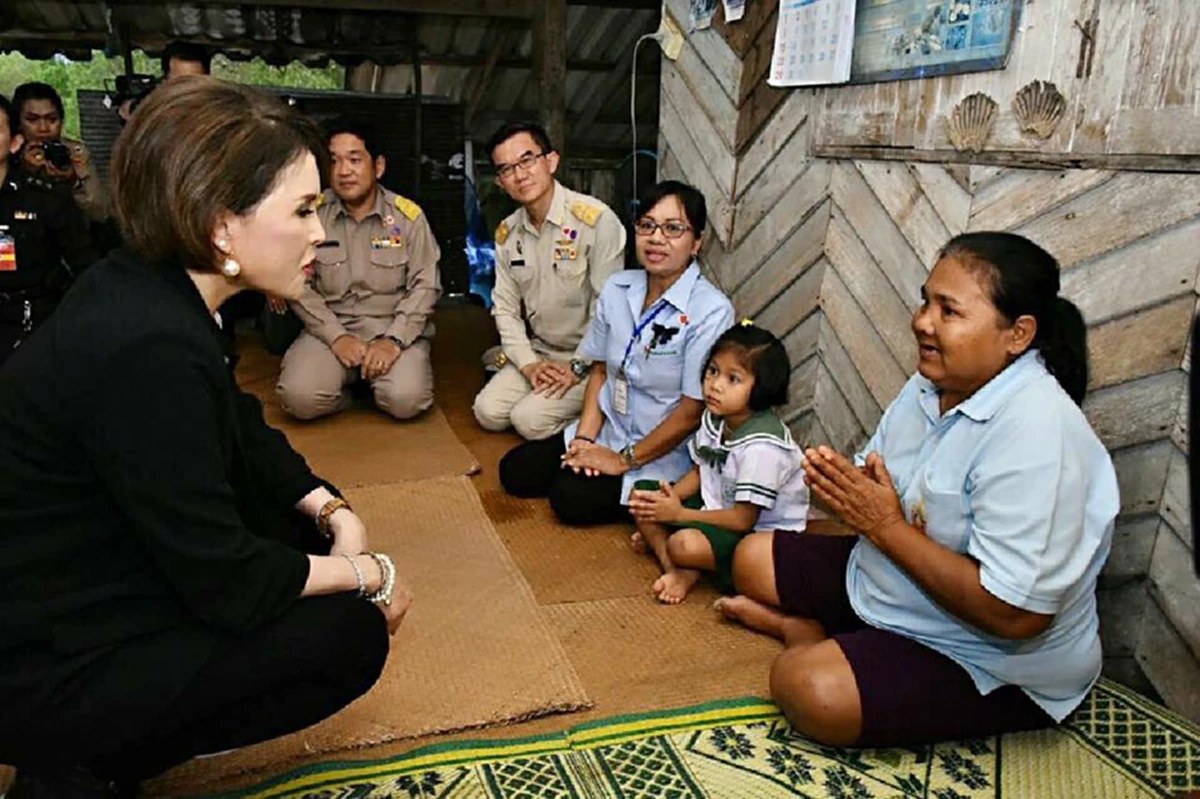 สุดซาบซึ้ง!!! "ทูลกระหม่อมหญิงอุบลรัตนราชกัญญา สิริวัฒนาพรรณวดี" เสด็จเยี่ยมผู้ประสบภัยน้ำท่วมภาคใต้ด้วยพระองค์เอง #ทรงพระเจริญ (ชมภาพ) 