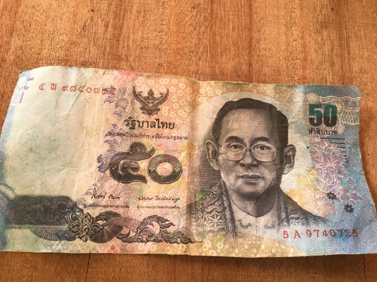 เจอดี กันถ้วนหน้า!! แบงค์ 50 ปลอม ระบาด ตลาดสดเมืองช้าง พ่อค้า-แม่ค้า เดือดร้อนหนัก วอนตร.ปราบให้สิ้นซาก!! ( มีคลิป )