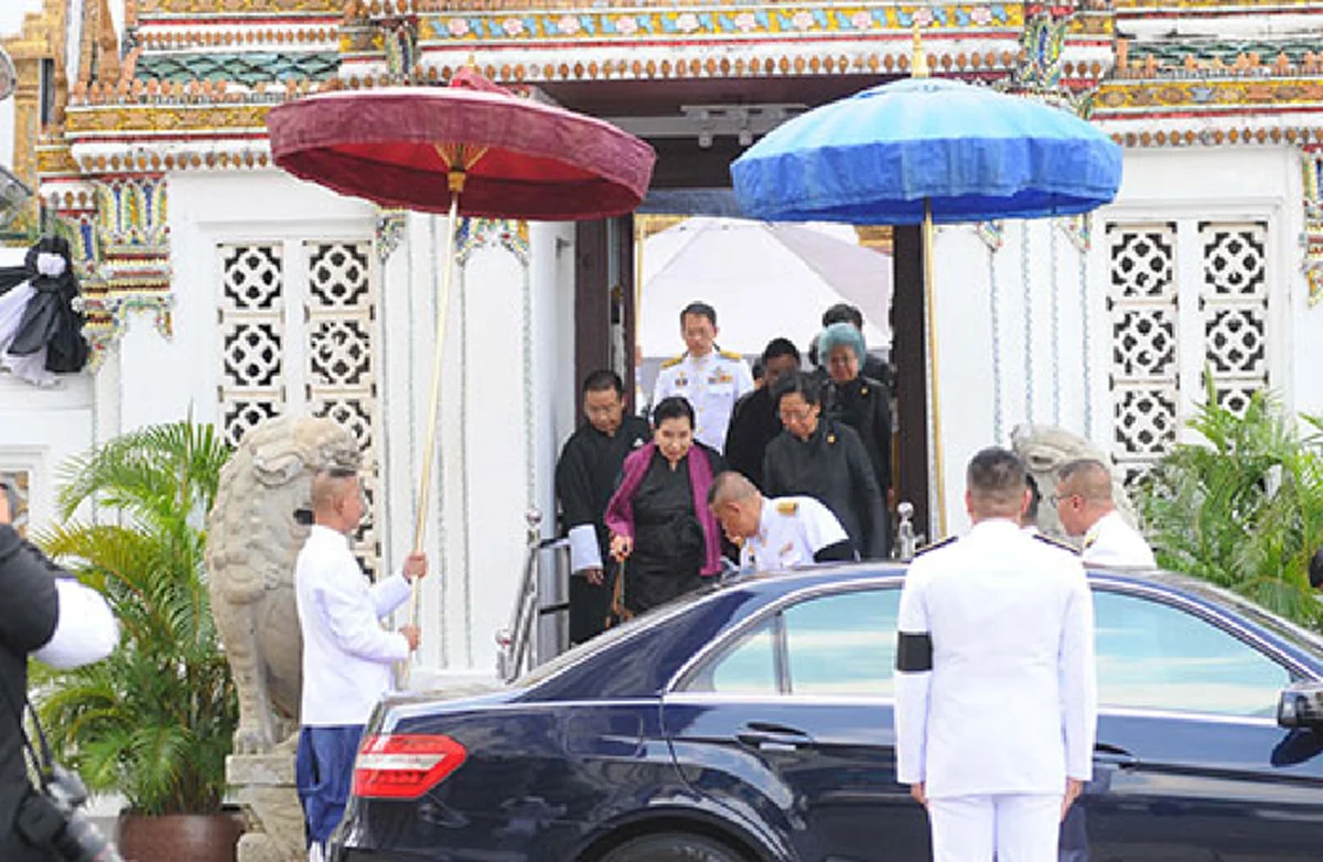 พระอัยยิกา-พระปิตุจฉา "กษัตริย์จิกมี" ทรงวางพวงมาลาถวายราชสักการะพระบรมศพ รัชกาลที่ 9