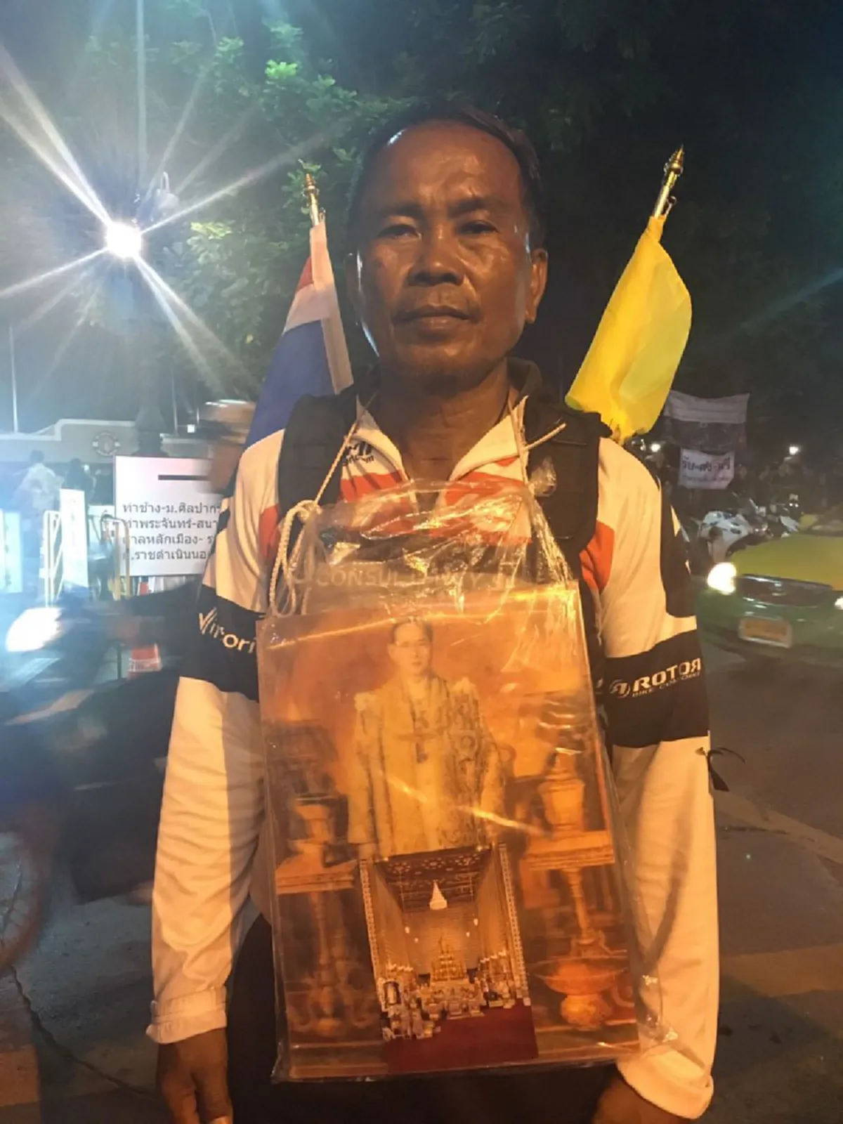 เหนื่อยแค่นี้ไม่เท่าในหลวง..."อดีตทหารอารักขา" เดิน-วิ่ง 250 กม. เพื่อเข้าสักการะพระบรมศพ เผยยึดหลักใช้ชีวิตอย่างพอเพียง