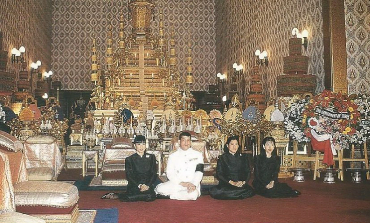 ภาพหาชมยาก 21 ปี ผ่านไป 4 พระองค์ ฉายพระรูปร่วมกัน 